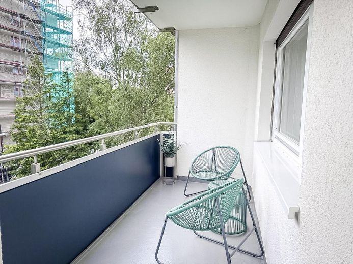 Prachtige 3-kamerwoning met groot balkon & parkeerplaats voor de deur in Sachsenhausen-Nord – Balkon