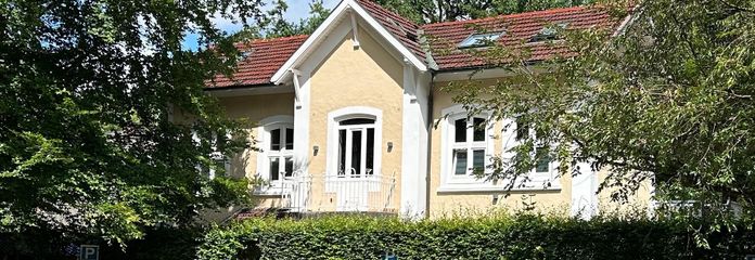 Мебльований будинок 154 м² | 5,5 кімн. | сад | неподалік від Нінштедтена | тимчасове проживання 3–33 місяці – Vorderseite Gründerzeithaus