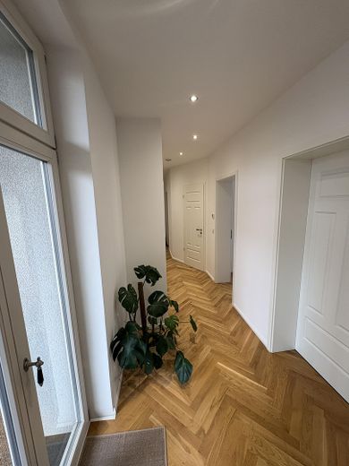 Apartamento de 3 habitaciones recién reformado, con cocina equipada de lujo y amplio balcón, en alquiler – Foto 11