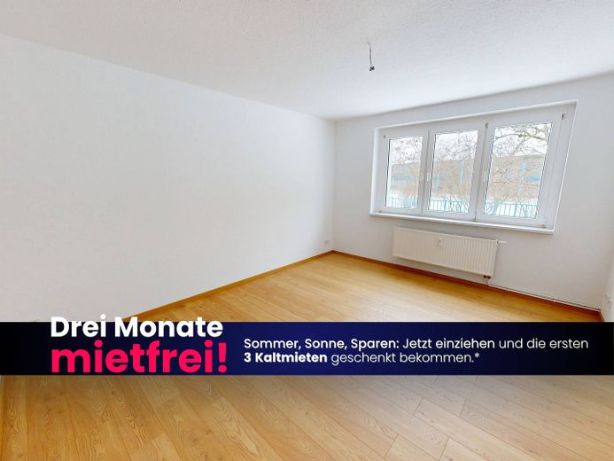 Plenty of Space and Natural Light: Large 3-Room Apartment with Bathtub – Ansicht I: Wohn- und Esszimmer