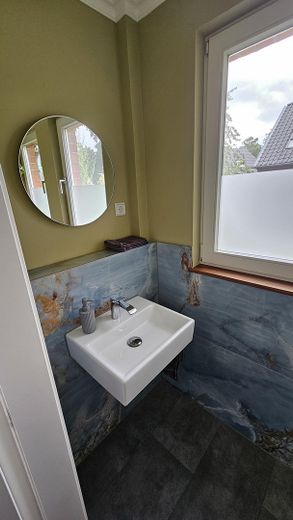 Toilette (im 1. OG)