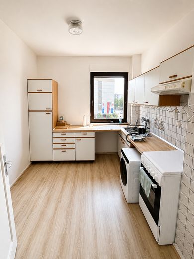 Helle und gepflegte 3 Zimmer Wohnung mit Einbauküche in Nürnberg! – Küche