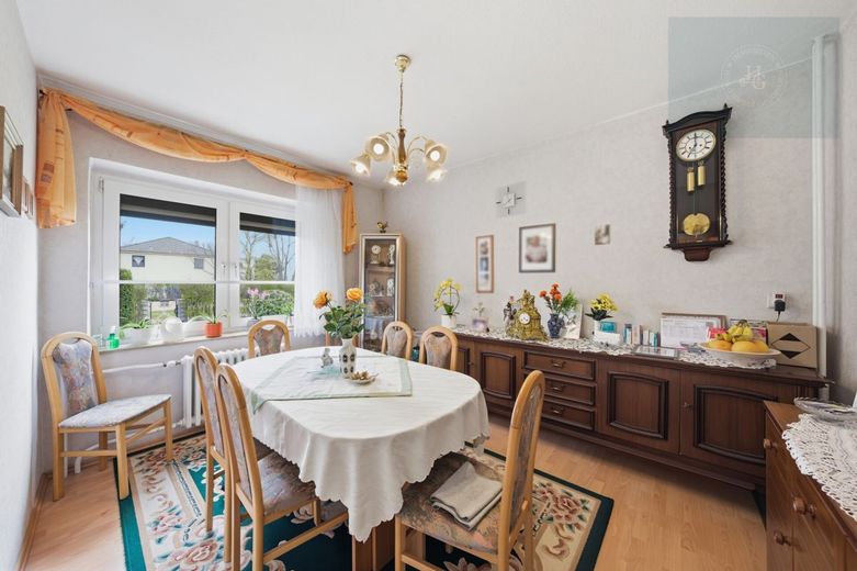 Charmantes Einfamilienhaus und Gartenhaus auf großem Grundstück – Eßzimmer