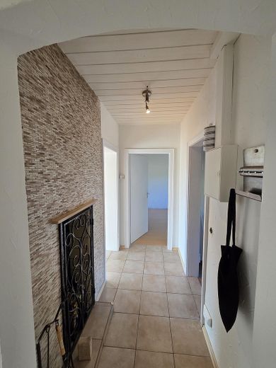 Wohnungsflur mit Kamin