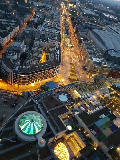 Grand Tower - Exklusive 2-Zimmer-Wohnung mit Skylineblick im 38. OG – Foto 3