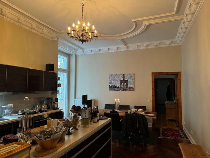 Repräsentative Altbauwohnung in zentraler Lage – Foto 9