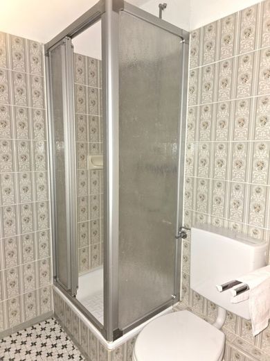 Wiesbaden: Top-Lage, beste Nachbarschaft, frische Luft, Ruhe plus Naturgeräusche pur! – ...mit Dusche