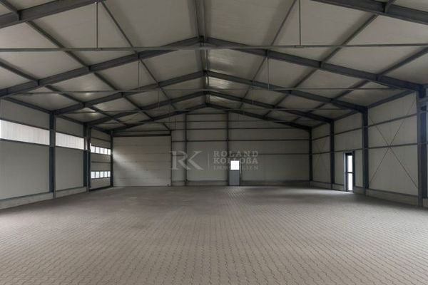 Teilbare Gewerbehalle mit ca. 800 m² Hallenfläche und ca. 2.300 m² Freifläche in Zeven