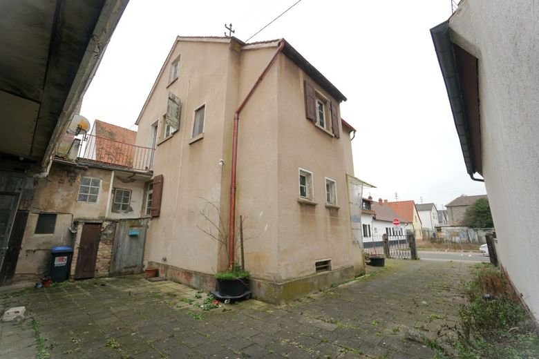 Familienprojekt mit Zukunft: Einfamilienhaus mit großem Grundstück und vielen Möglichkeiten – Haus_Hofansicht