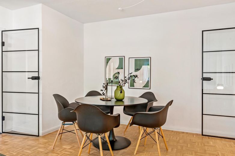 Fantásticamente modernizado: apartamento en propiedad de 3 habitaciones en ubicación céntrica - sin comisión – Essbereich