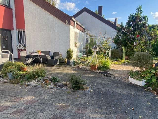 Großzügiges Zweifamilienhaus zur Eigennutzung und Kapitalanlage mit hoher Rendite – ZFH und PKW-Stellplatz