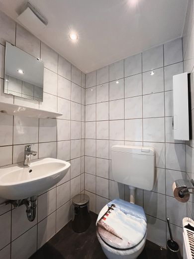 Modernes, frisch saniertes Loft in Elze mit hohen Decken und großzügigem Wohnraum – WC