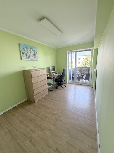 Vivienda moderna con balcón y plaza de aparcamiento en garaje subterráneo cerca del Rin – Kinderzimmer
