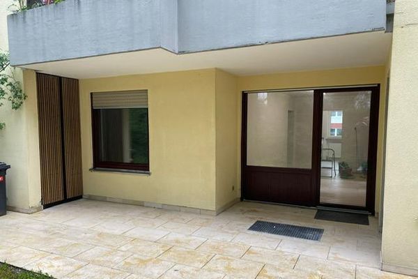 Magnifique appartement-terrasse de 4 pièces entièrement rénové, avec cuisine équipée + part de jardin + garage