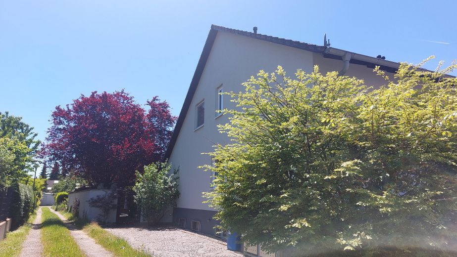 Ansicht Osten / 2 Stellplätze