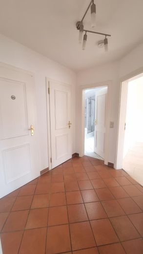 Sehr schöne, ruhige Wohnung in Top-Lage – Flur (3)