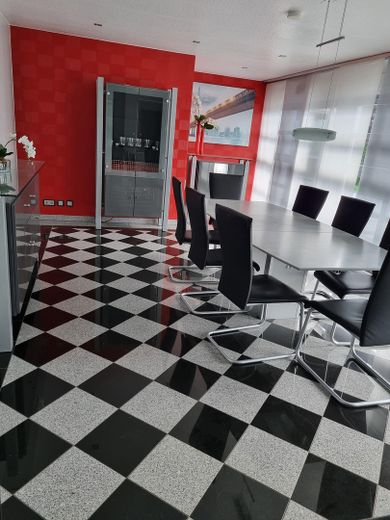 Representative office & practice building in Altdorf – perfect connections & accessible ground floor – Besprechungsraum
