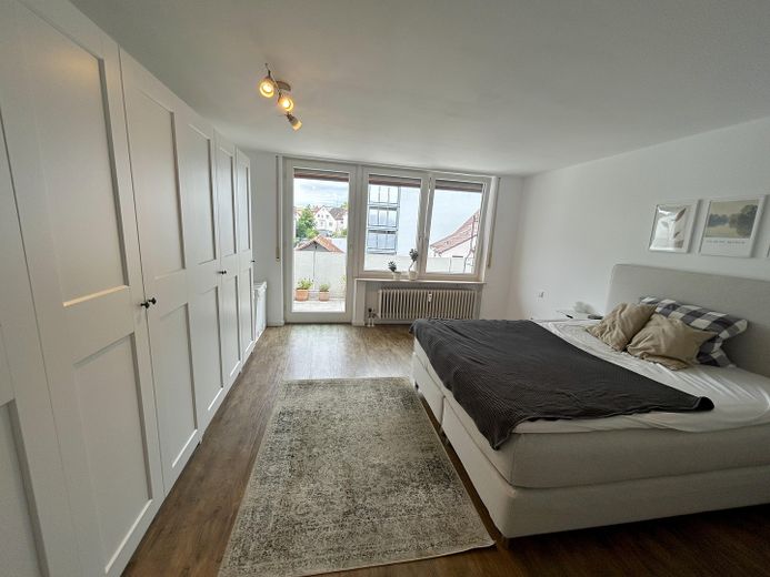 Schlafzimmer mit Balkonzugang