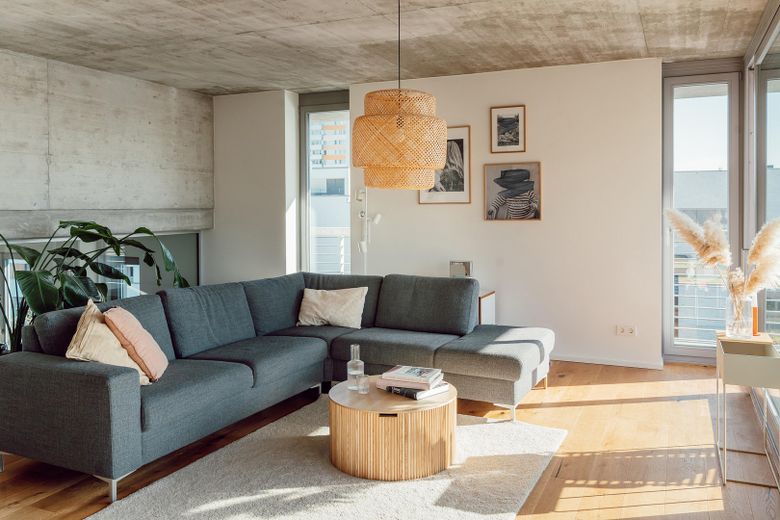 Wohnzimmer mit Sichtbeton