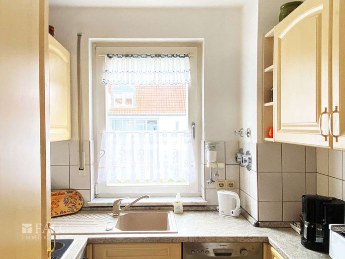 Helle Maisonettewohnung mit Südbalkon und Tiefgarage in Neudietendorf – Küche