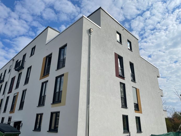 Neubau - Penthouse -  Fahrstuhl - Barrierefrei - TG-Stellplätze – Hausansicht vom Außen