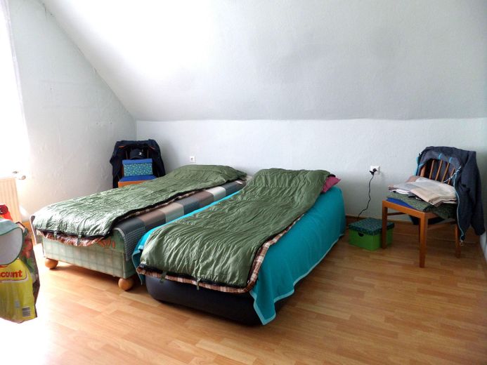 131 m² für Ihre Familie: 4 Schlafzimmer, 2 Bäder, 2 Garagen und keine Käuferprovision – Kinderzimmer OG