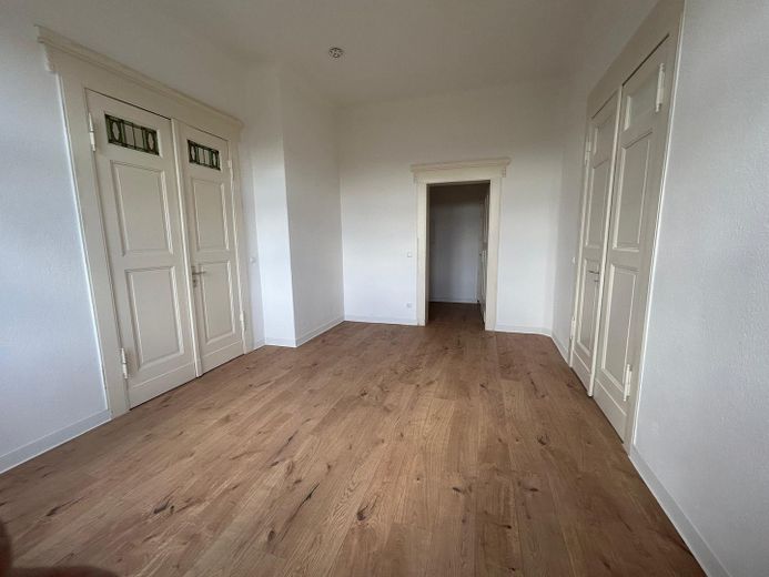 Frisch renoviert: 4-Zimmer-Whg. mit franz. Balkon am Rande des Paulusviertels – Schlafzimmer 1