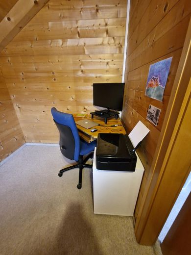Ökol. Blockhaus in Bernau am Chiemsee – Zuhause auf Zeit für bis zu 5 Jahre, mit eigenem Garten – Büro