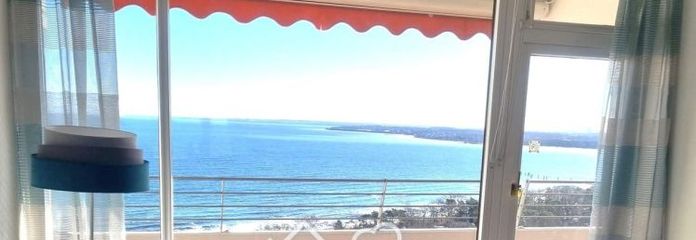 Sea view! Top-renovated apartment close to the beach and town centre, 75 sqm, 2 rooms