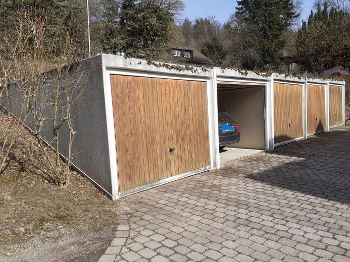 Garagenzeile mit Dachbegrünung