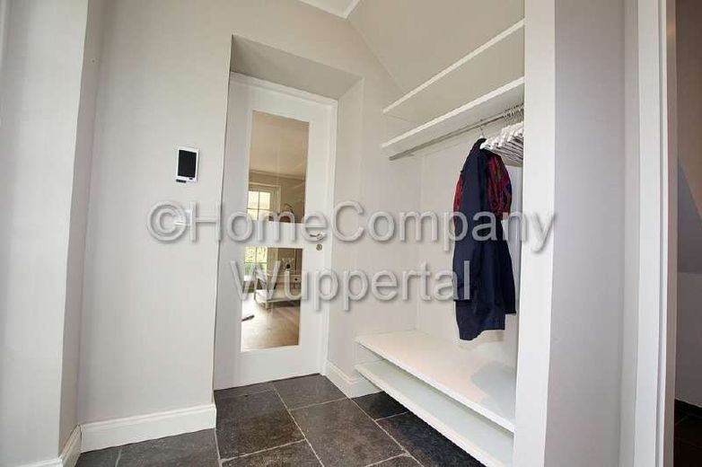 Reside at the Toelleturm! Modern 2-room apartment with terrace, DSL wifi and many extras – 2fe78bdc67e93398eaf0cd1dd864218759dc6915.jpg