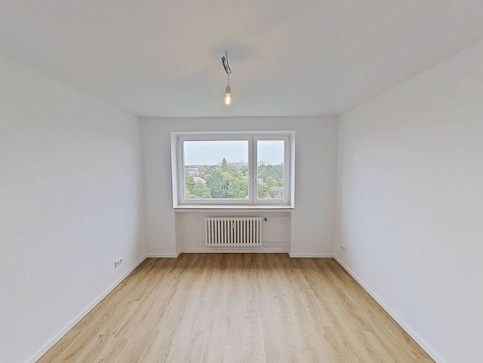 Große 4-Zi.-Whg. mit BALKON und Wannenbad in Lübeck-Buntekuh – Schlafzimmer I