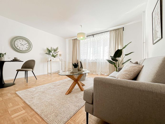 Wilhelmplatz ve Schreventeich yakınında, komisyonsuz, yeni yenilenmiş zemin kat dairesi ve park yeri – Wohnzimmer 4