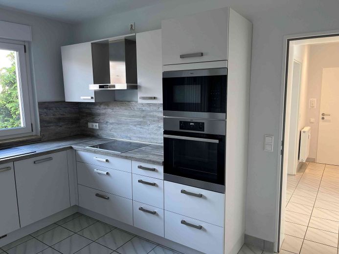 Uso proprio/investimento: edificio plurifamiliare completamente ristrutturato a regola d’arte, con 3 unità abitative di pregio su 4 piani – Küche 1. OG