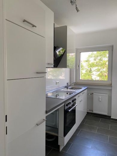 Francoforte Niederrad: Bellissimo appartamento di 2 locali con balcone – Küche