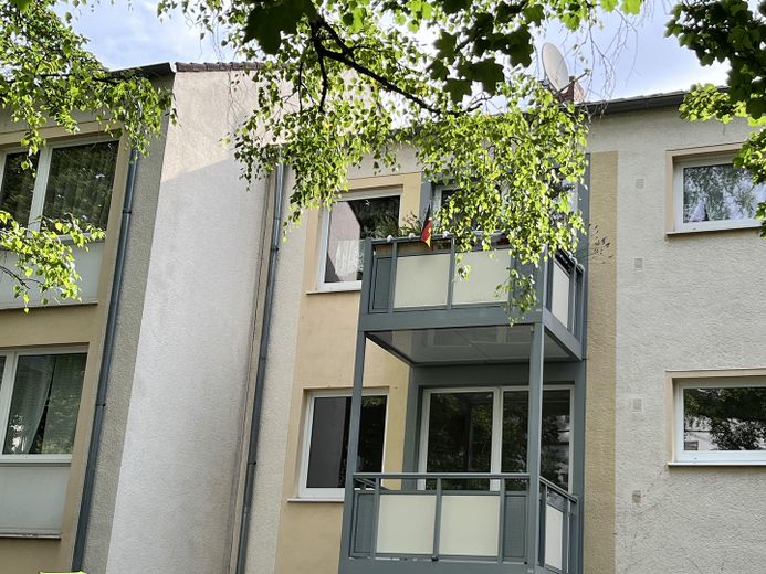 Top renovated 2-room apartment with balcony, car parking space - ready to move in immediately – Foto 24