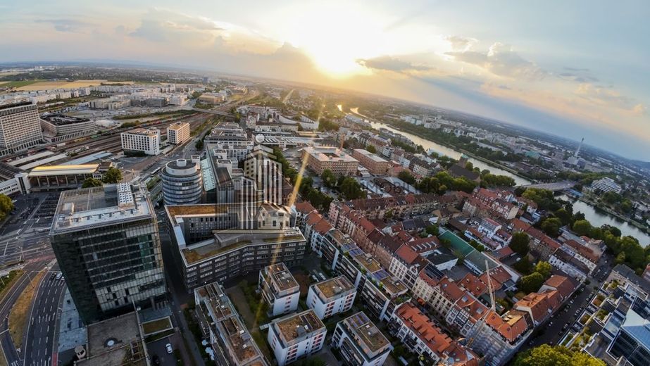 ATIK: Arbeiten mit Schlossblick - attraktive Büroflächen im X-House am Hauptbahnhof - provisionsfrei – Drohnenaufnahme