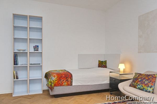Bonito y luminoso apartamento con balcón y una impresionante vista hacia el centro de Düsseldorf