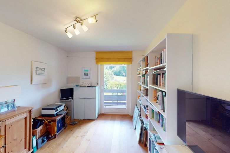Lichtdurchflutete Doppelhaushälfte mit hochwertiger Ausstattung in Seenähe – Schlafzimmer/Büro im OG