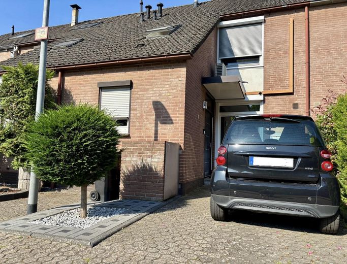 Top renoviertes Reihenmittelhaus mit Garten in Erftstadt - sofort einziehen und wohlfühlen! – Haus Frontansicht