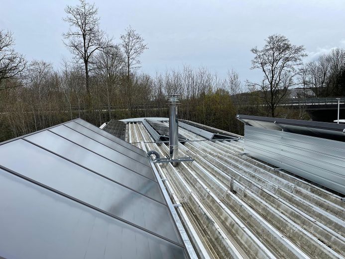 SB-Waschplatzanlage inclusive Imbiss mit Gastraum und Außenterrasse – Solarthermie
