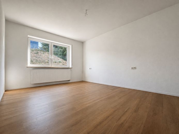 Frisch renovierte 3-Zimmer-Wohnung mit Balkon & Stellplatz in Weikersheim – Schlafzimmer