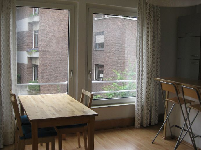 Schöne, helle 2-Zimmer Wohnung mit Küche – Wohnküche