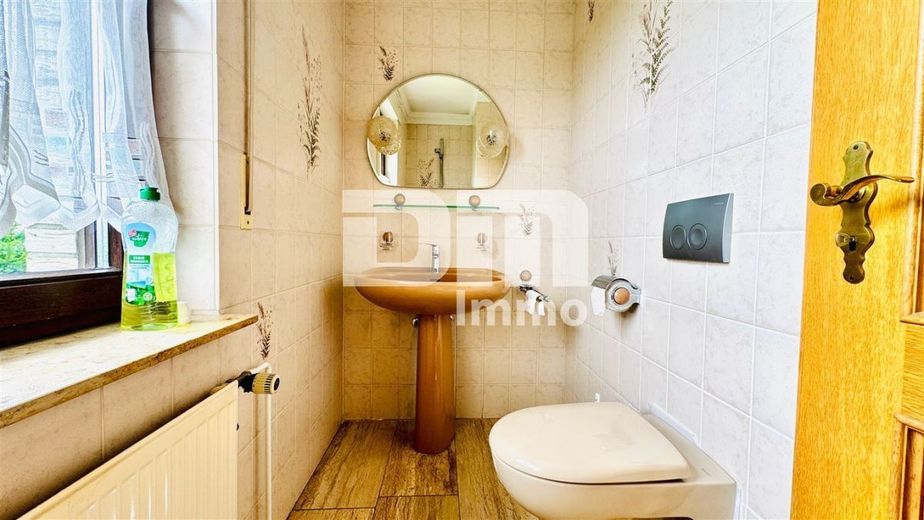 (R)eserviert!Großzügiges Einfamilienhaus in begehrter Lage mit Balkonen und Traumgarten – EG Bad / Dusche