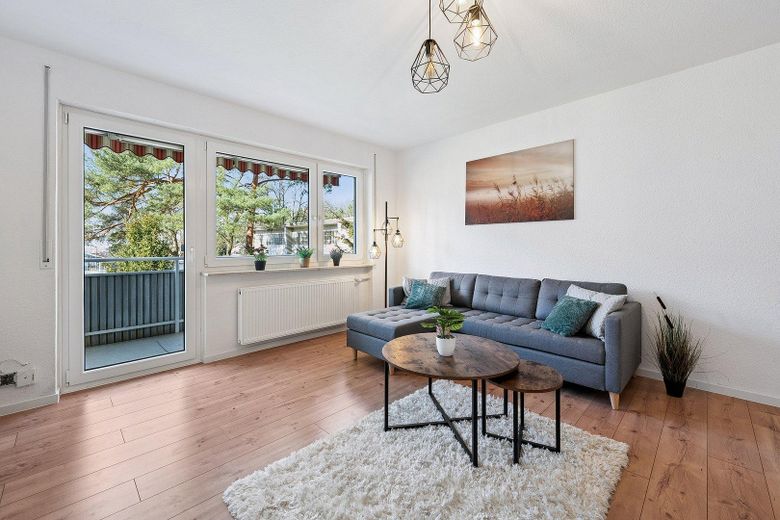 PROVISIONSFREI: Bezugsfertige Wohnung in begehrtester Lage Schweinfurts – Wohnzimmer