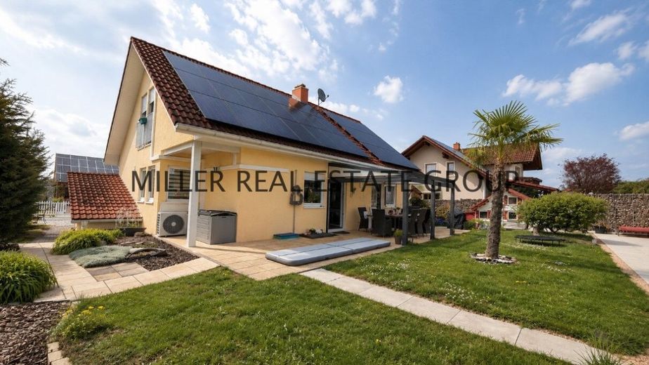 Privates Wohnresort in Altmannstein-Pondorf: Exklusives Einfamilienhaus mit Pool, Sauna, Grillkota, PV-Anlage, Speicher &amp; großer Südwest-Terrasse! – Außenansicht