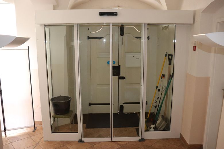 Glasschiebetür Gewerbe