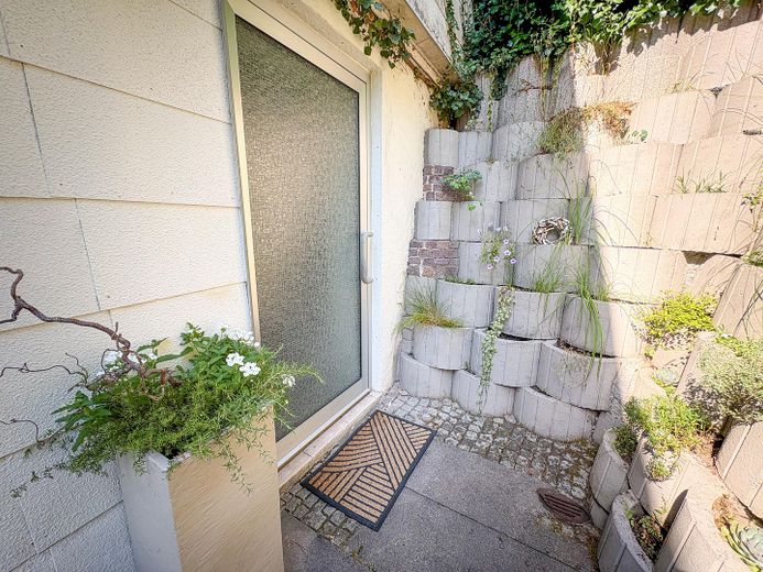Provisionsfrei - Wohnen wie im eigenen Haus: 120m² mit Garten, Traum-Weitblick & Wellness-Faktor – Eigene Haustüre