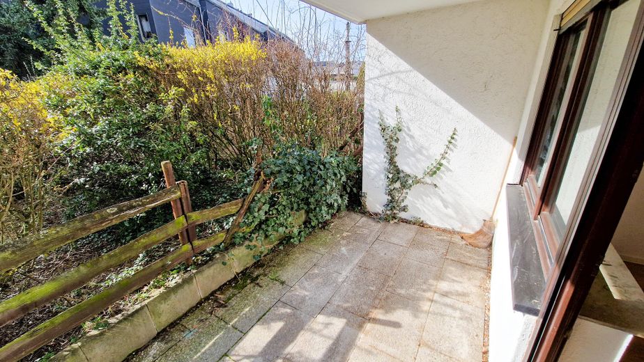 Renovierte 2-Zimmer-Wohnung in Korb mit Garagenstellplatz & Terrasse – Terrasse