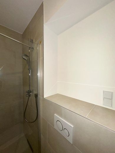 Penthouse Wohnung mit Dachterrasse EBK und E-Tiefgaragenstellplatz – Badezimmer